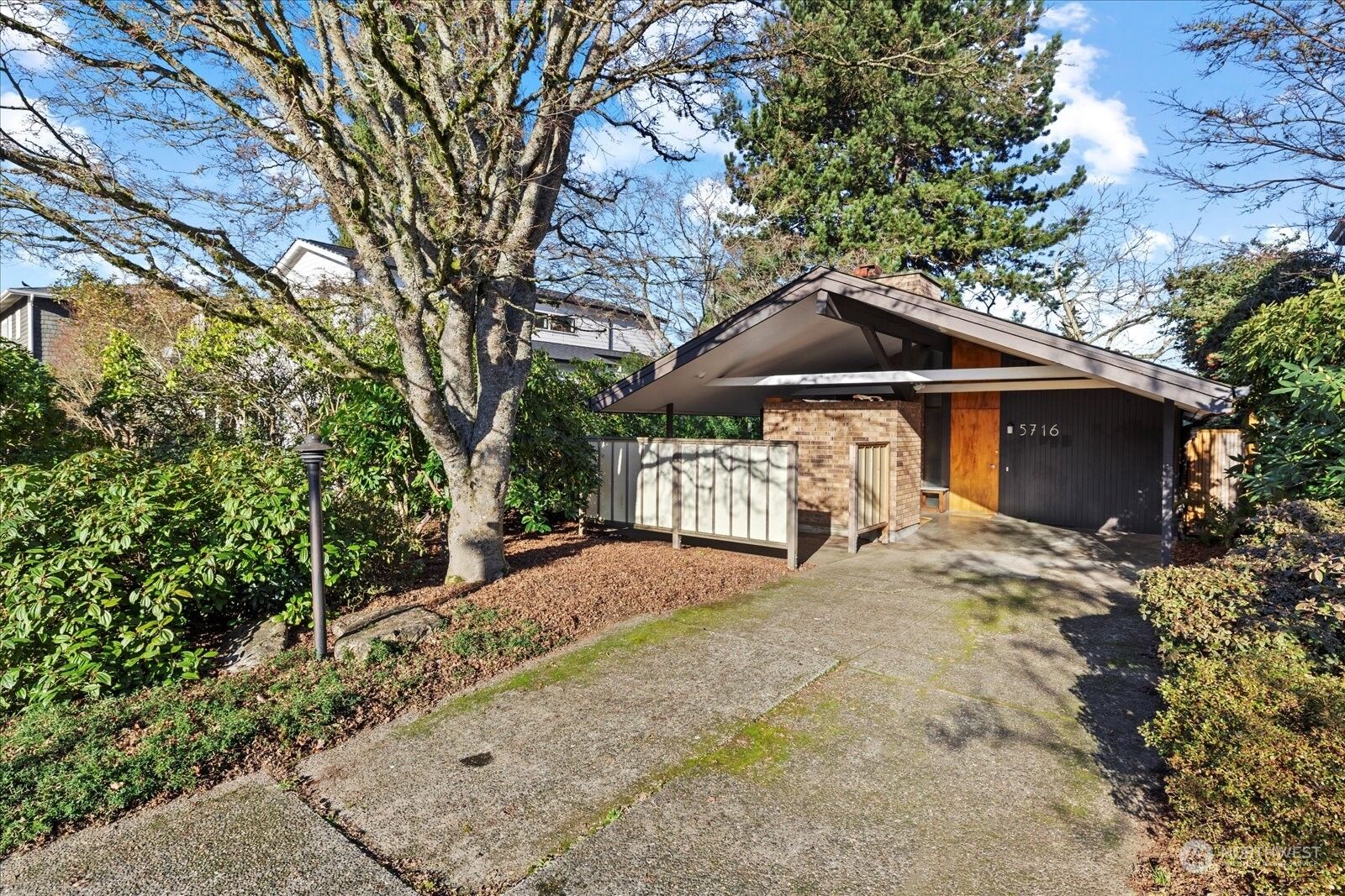 Property Photo:  5716  NE 60th Street  WA 98115 