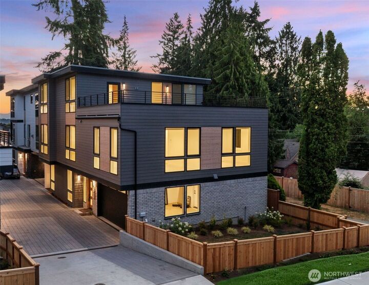 8237  122nd Avenue NE  Kirkland WA 98033 photo