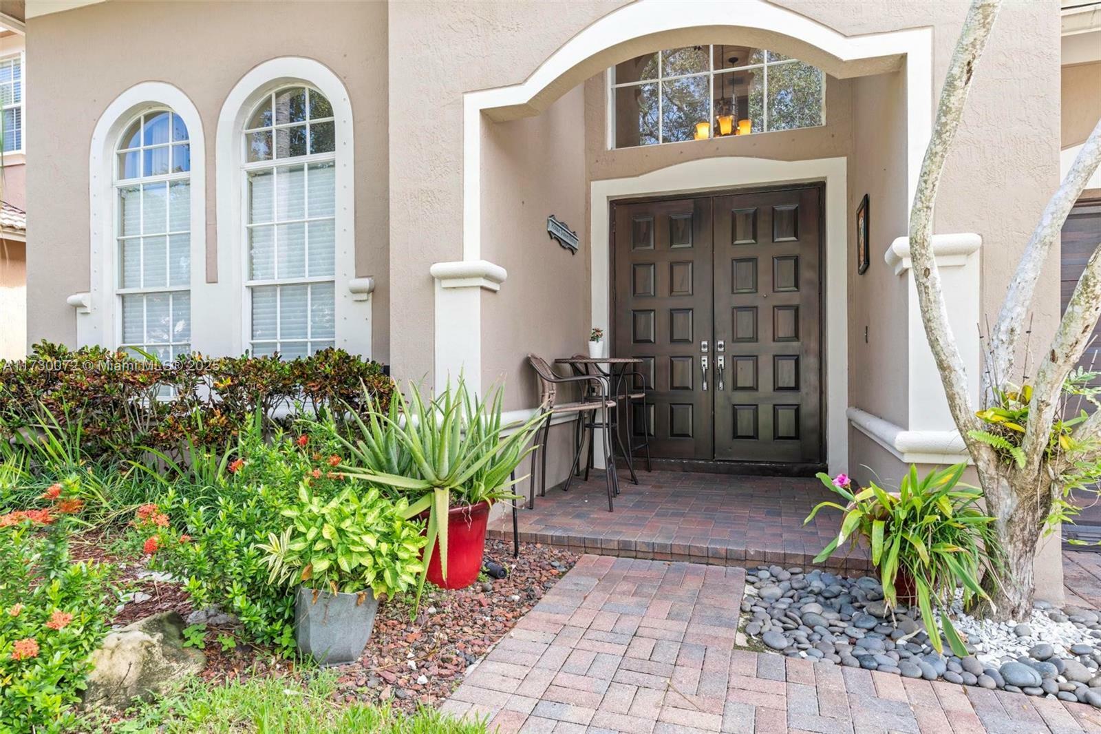 Property Photo:  3842 E Hibiscus St 3842  FL 33332 