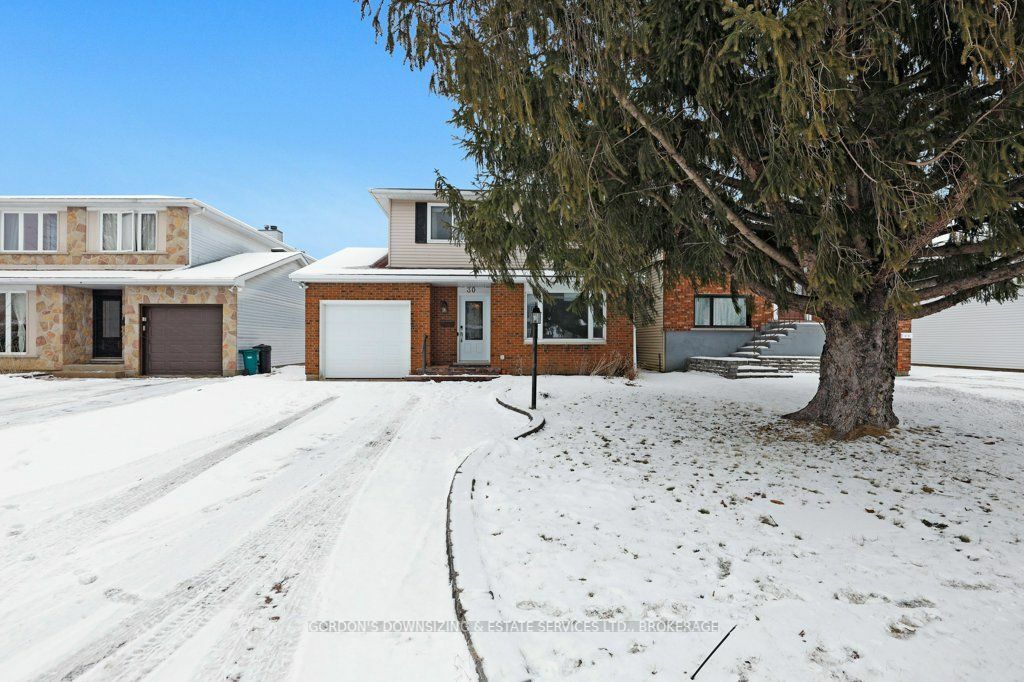 Property Photo:  30 Ardell Grve  ON K2G 4G4 