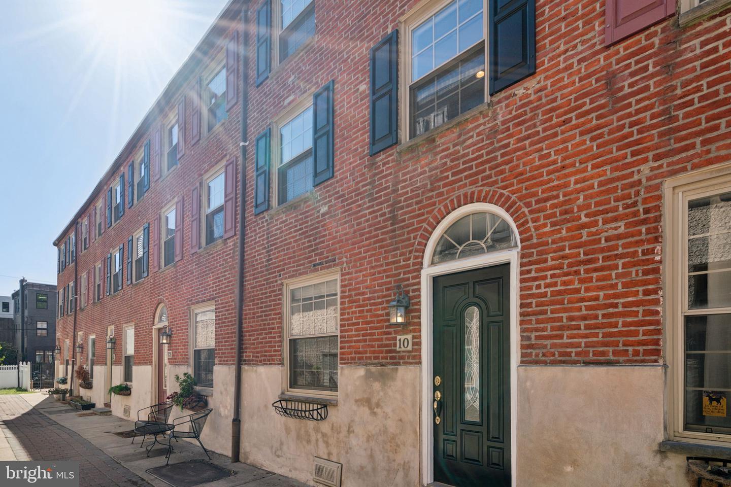 Property Photo: 525 Fitzwater Street R 10 PA 19147