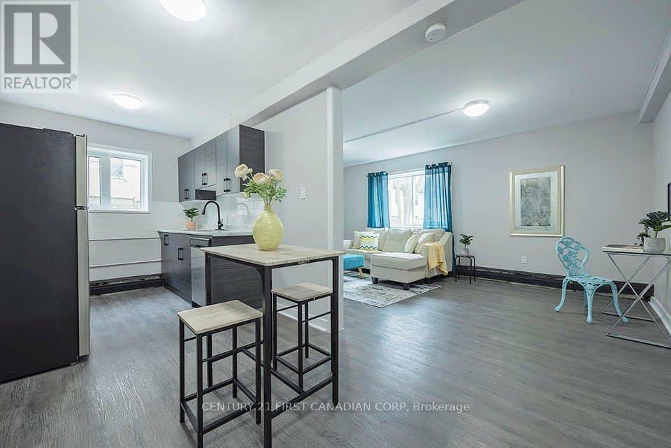 Property Photo:  871 Adelaide Street North 102  ON N5Y 2M2 