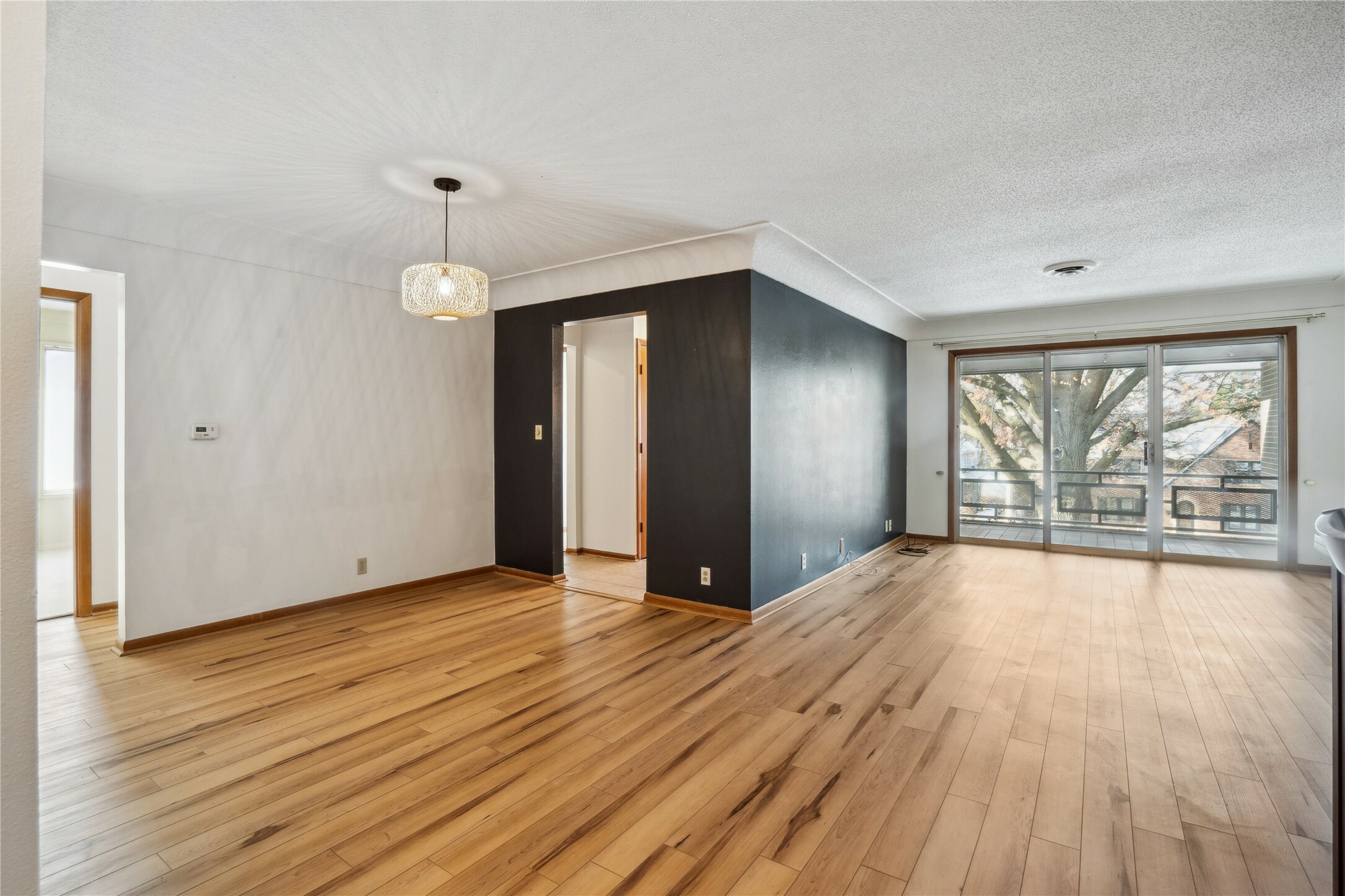 Property Photo: 4225 Grand Avenue 8 IA 50312