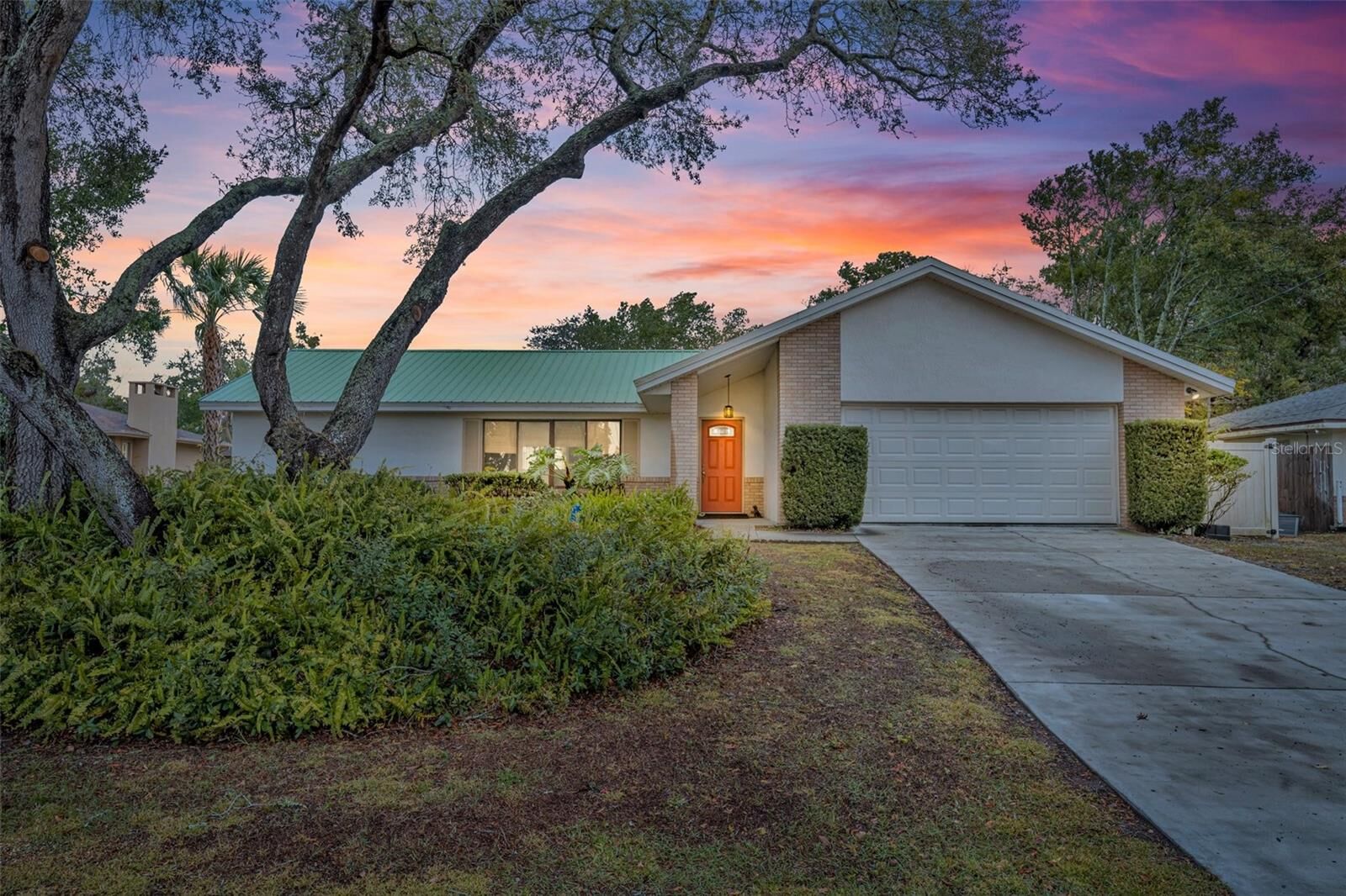 Property Photo:  817 W 9th Street  FL 32725 