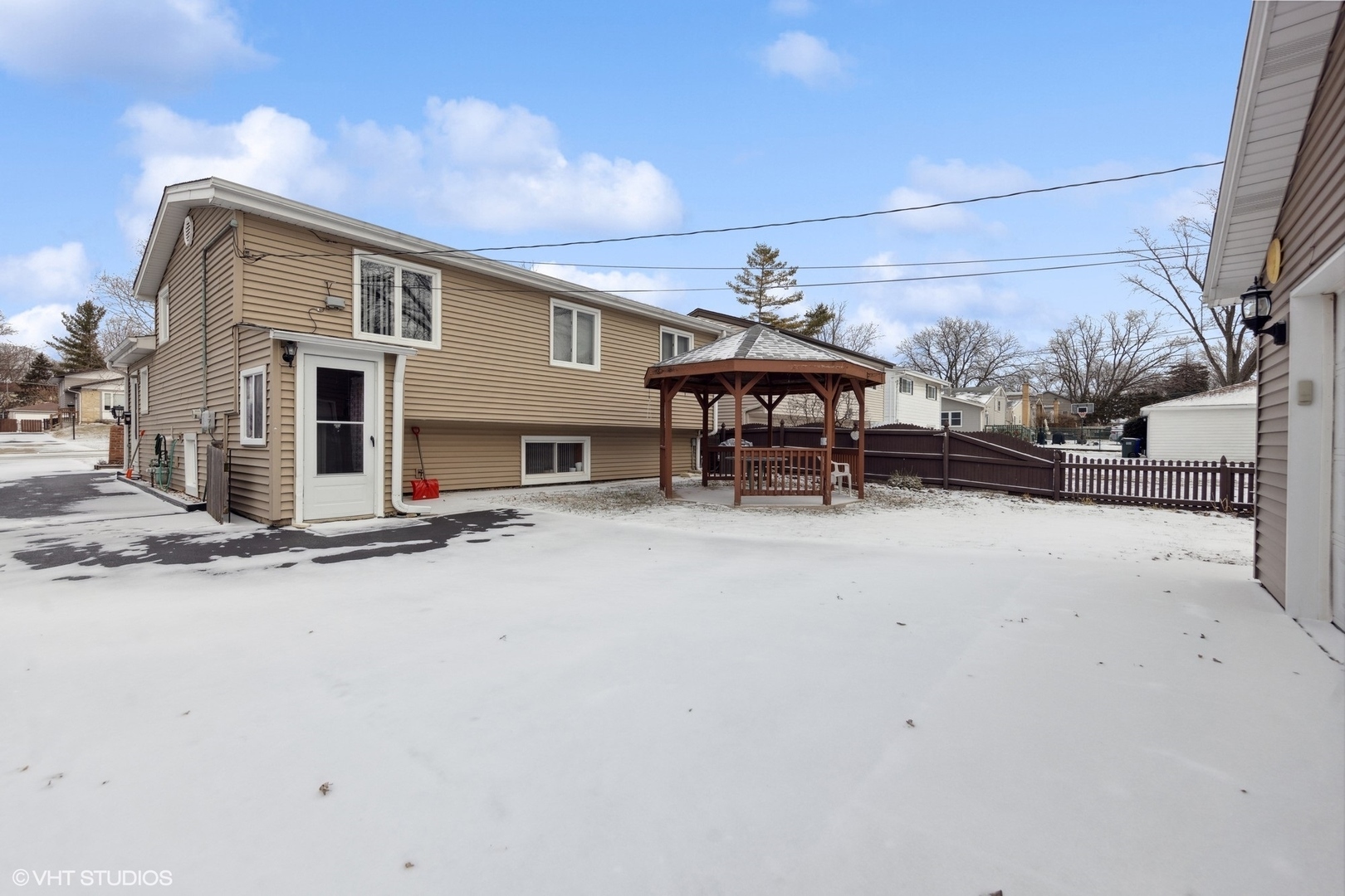 Property Photo:  567 Coolidge Avenue  IL 60137 