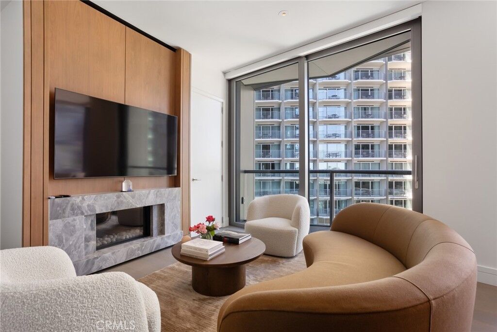 Property Photo:  211 Elm Court 3C  CA 90067 