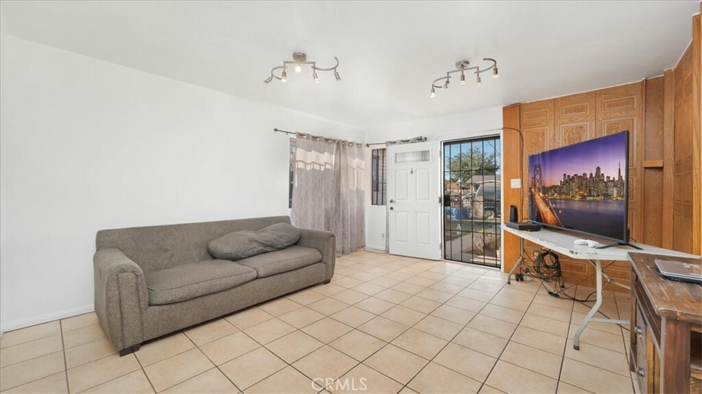 Property Photo: 7313 Parmelee Avenue CA 90001