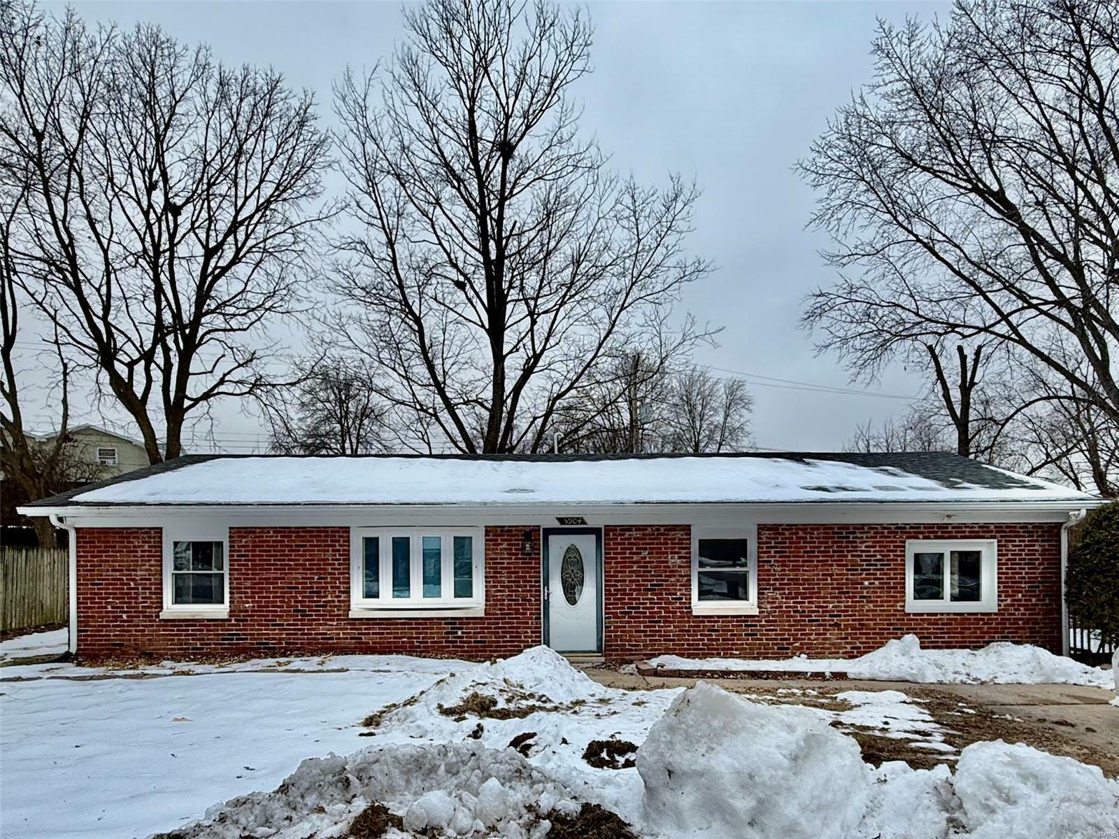 Property Photo: 5904 Deer Trail IL 62035