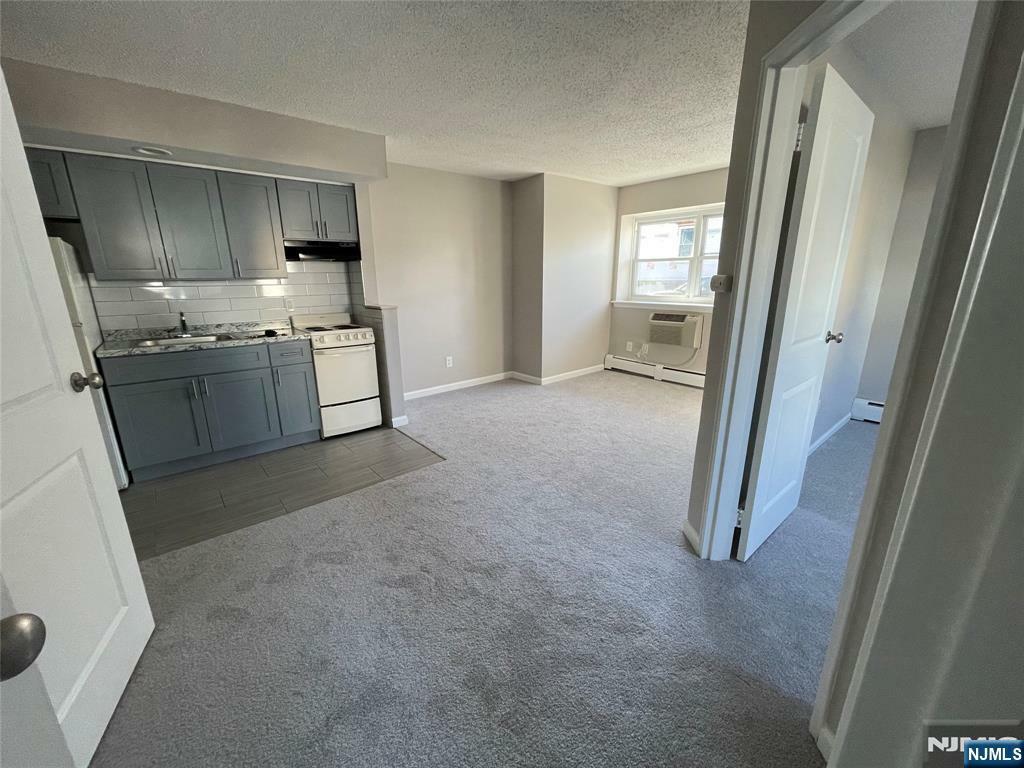 Property Photo:  125 Lawrence Street 1G  NJ 07601 