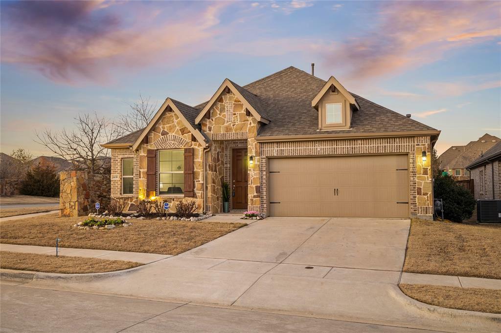 Property Photo: 1436 Tumbleweed Trail TX 76226