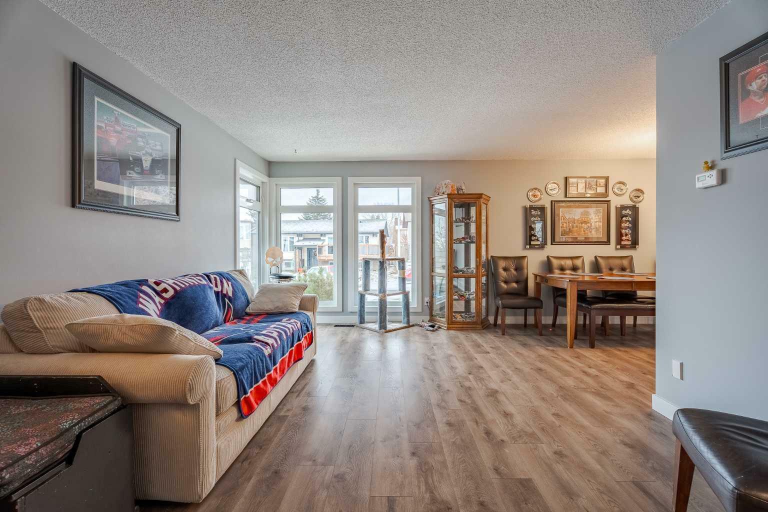 Photo de la propriété:  72 Beaconsfield Way NW  AB T3K 1X1 