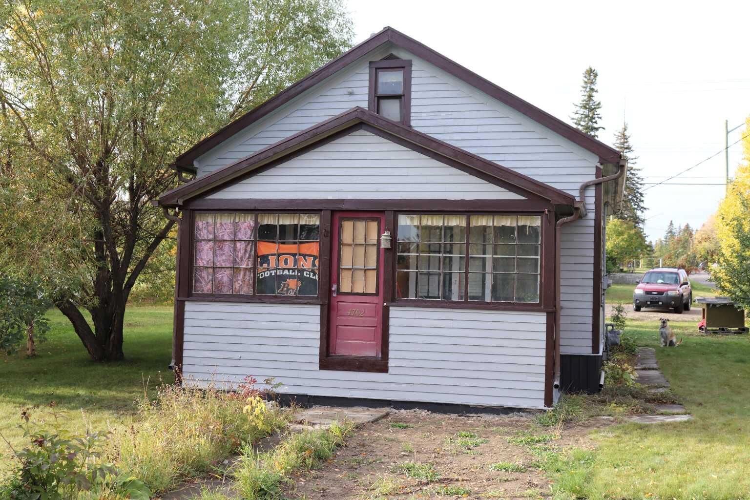 Property Photo: 4702 4 Avenue AB T7E 1C6