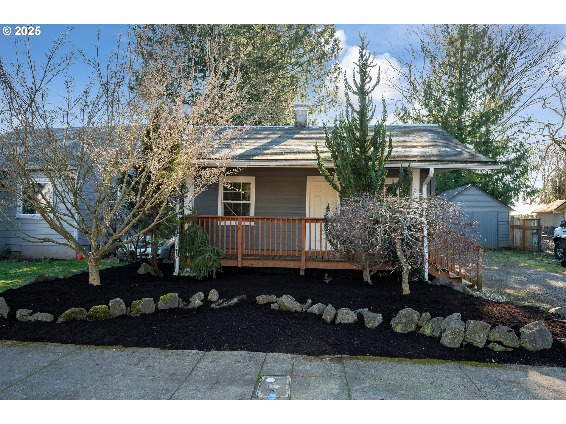 Property Photo:  1802 SE 7th Ave  WA 98607 