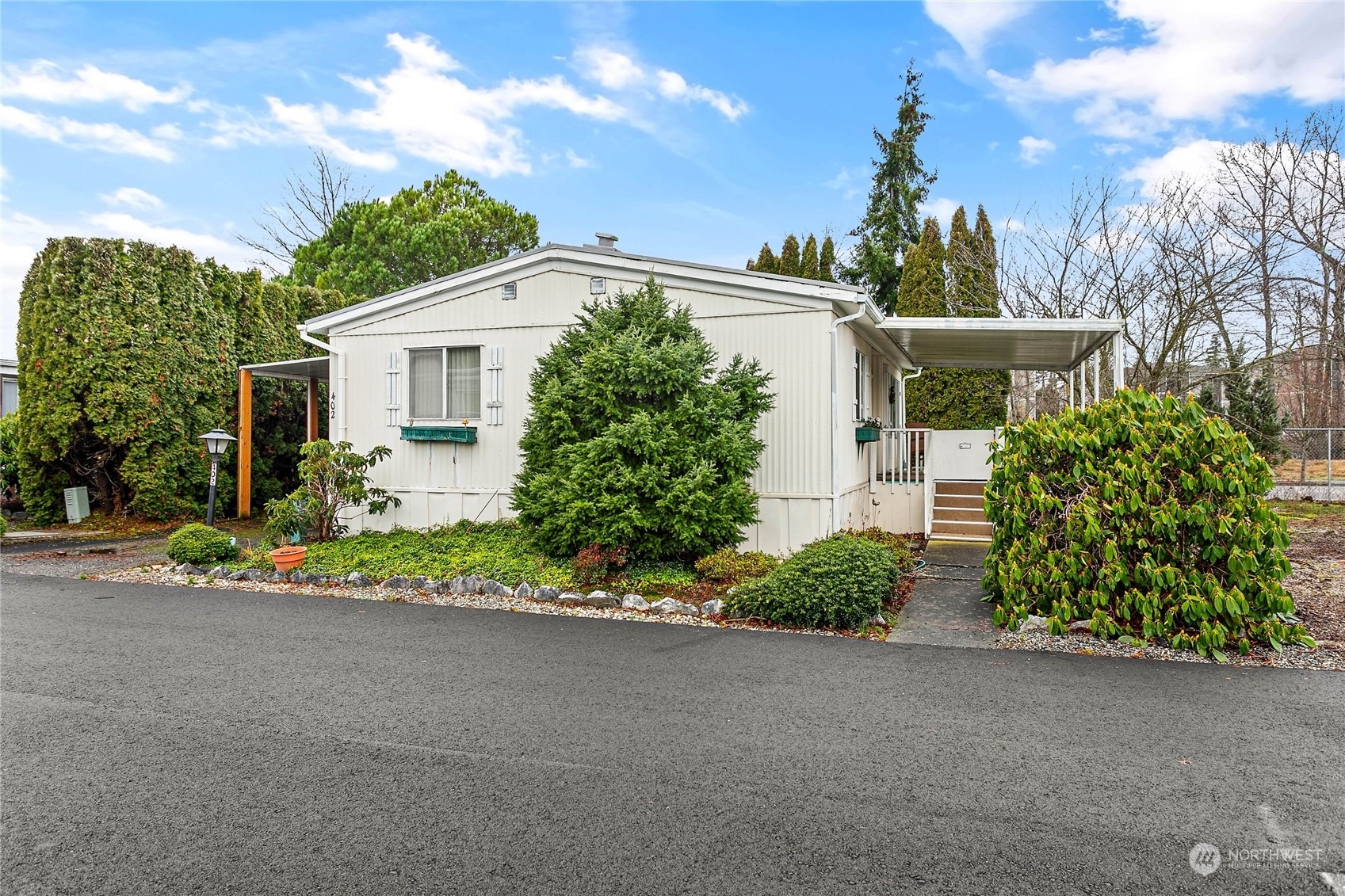 Property Photo:  1200  Lincoln Street 402  WA 98229 