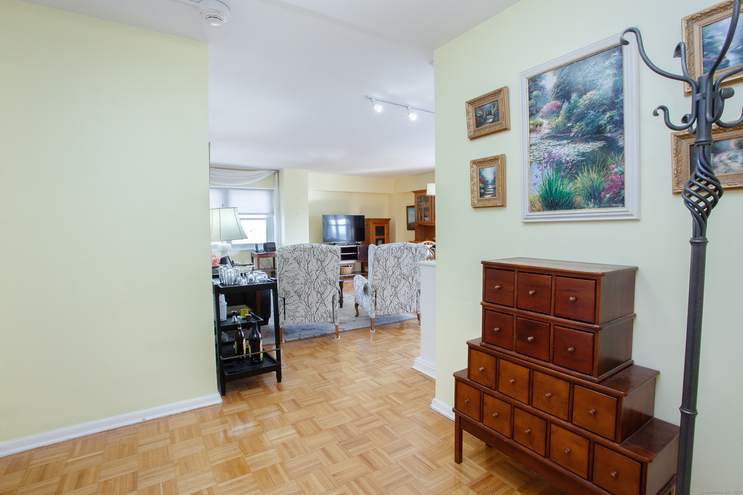 Property Photo:  31 Woodland Street  CT 06105 