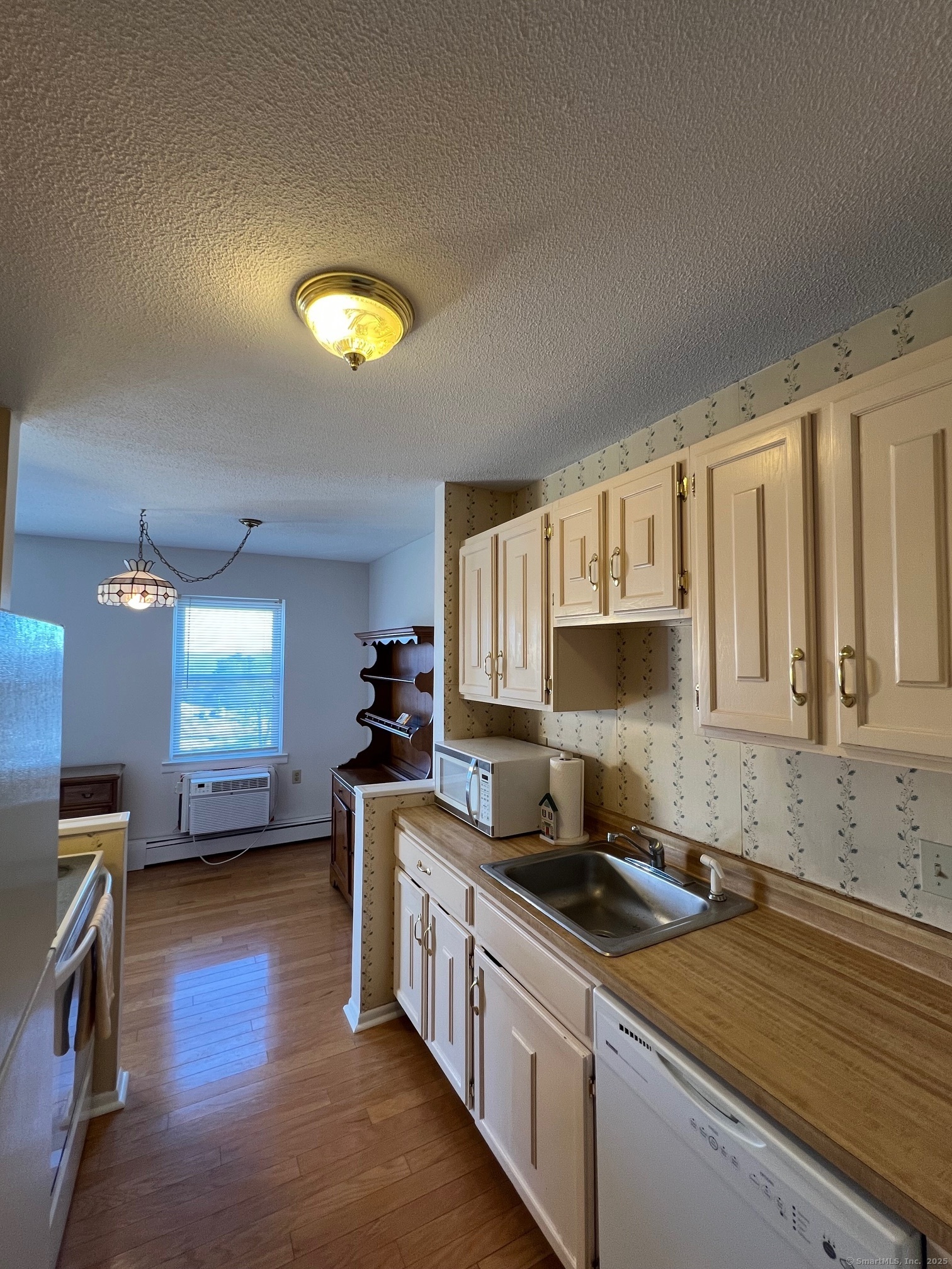 Property Photo:  43 Balance Rock Road Apt 11  CT 06483 