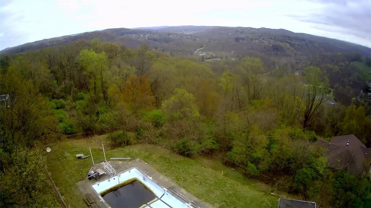 Property Photo:  123 Bee Ln  PA 15146 