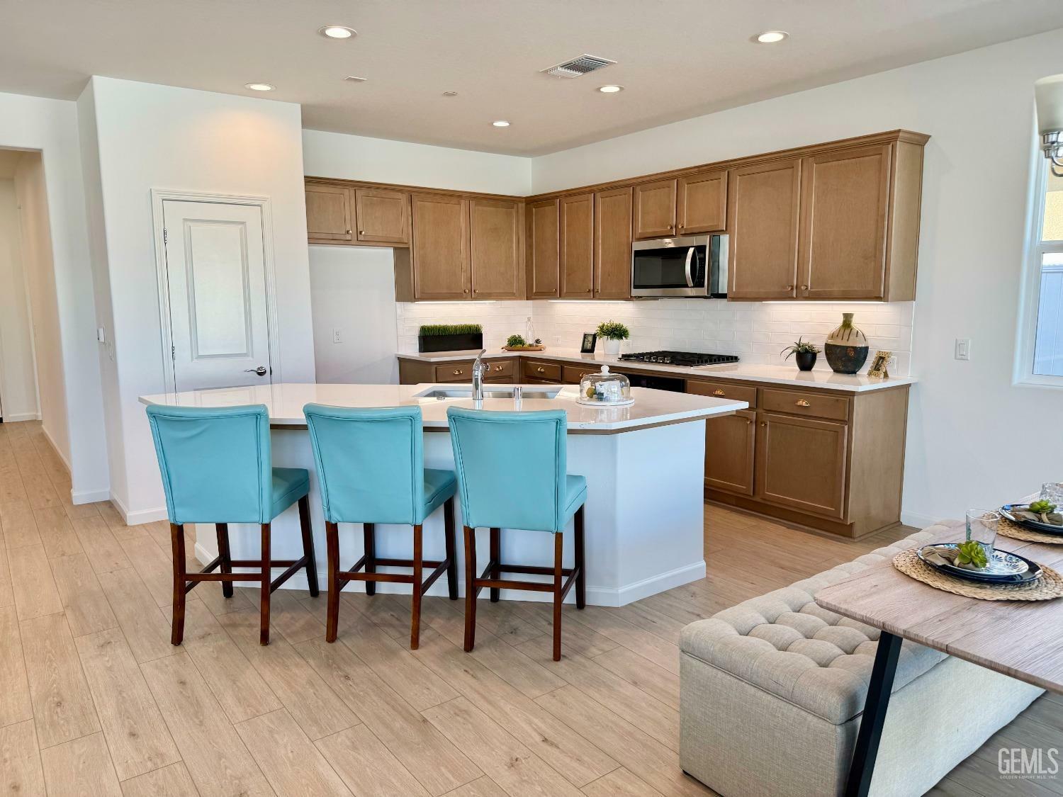 Property Photo: 2412 Addlington Street CA 93311