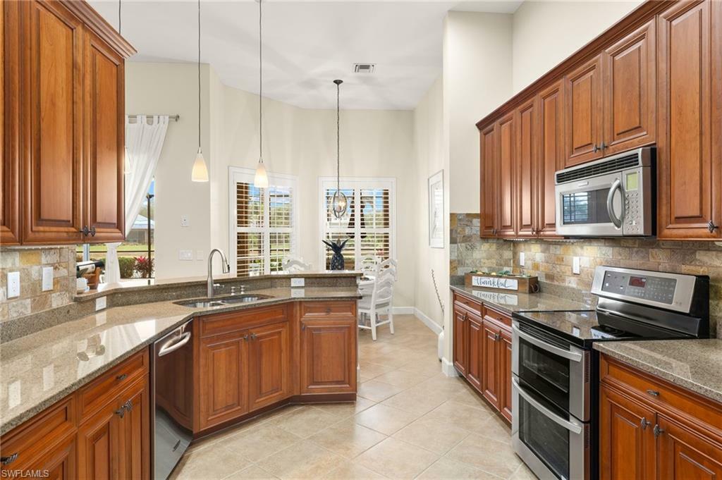 Property Photo: 11158 Laughton Cir FL 33913