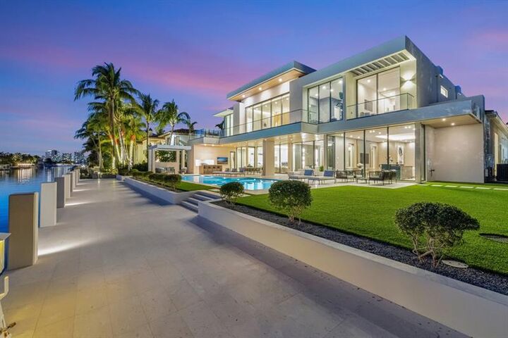 Property Photo:  2560 Del Lago Dr  FL 33316 