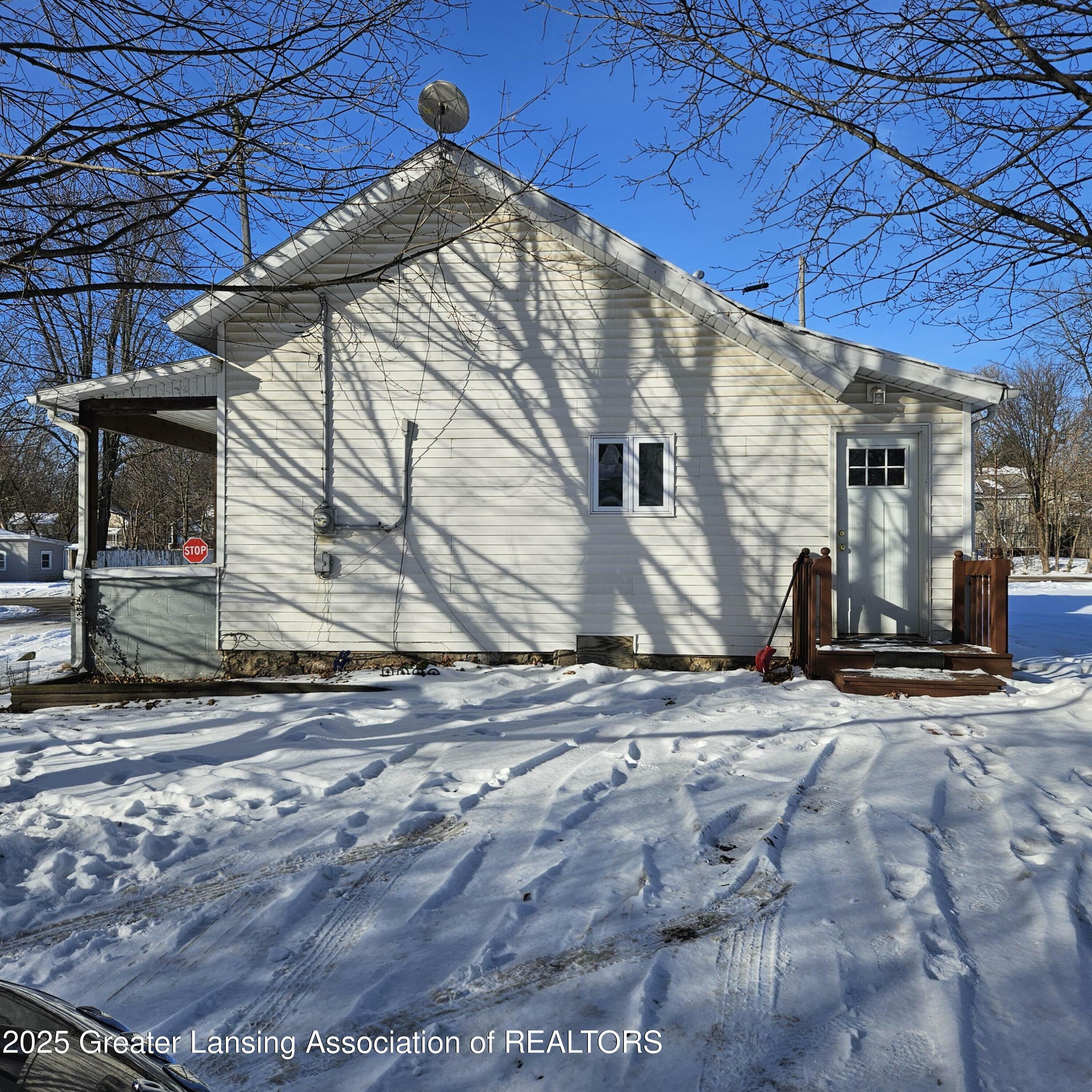 Property Photo:  402 N Sheldon Street  MI 48813 