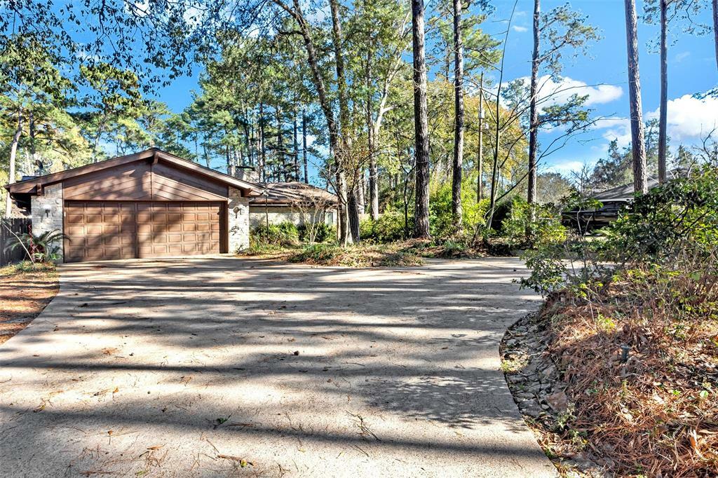 Property Photo: 207 Wroxton Drive TX 77304