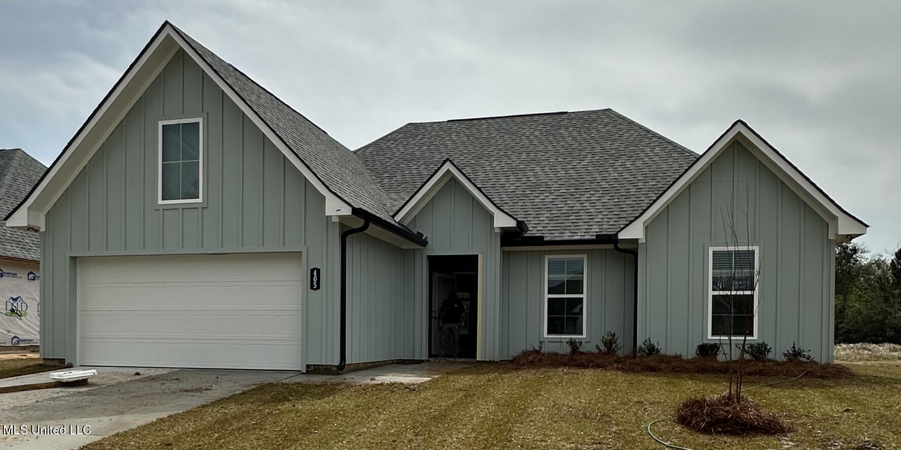 Property Photo: 405 Thomas Shields Boulevard MS 39520