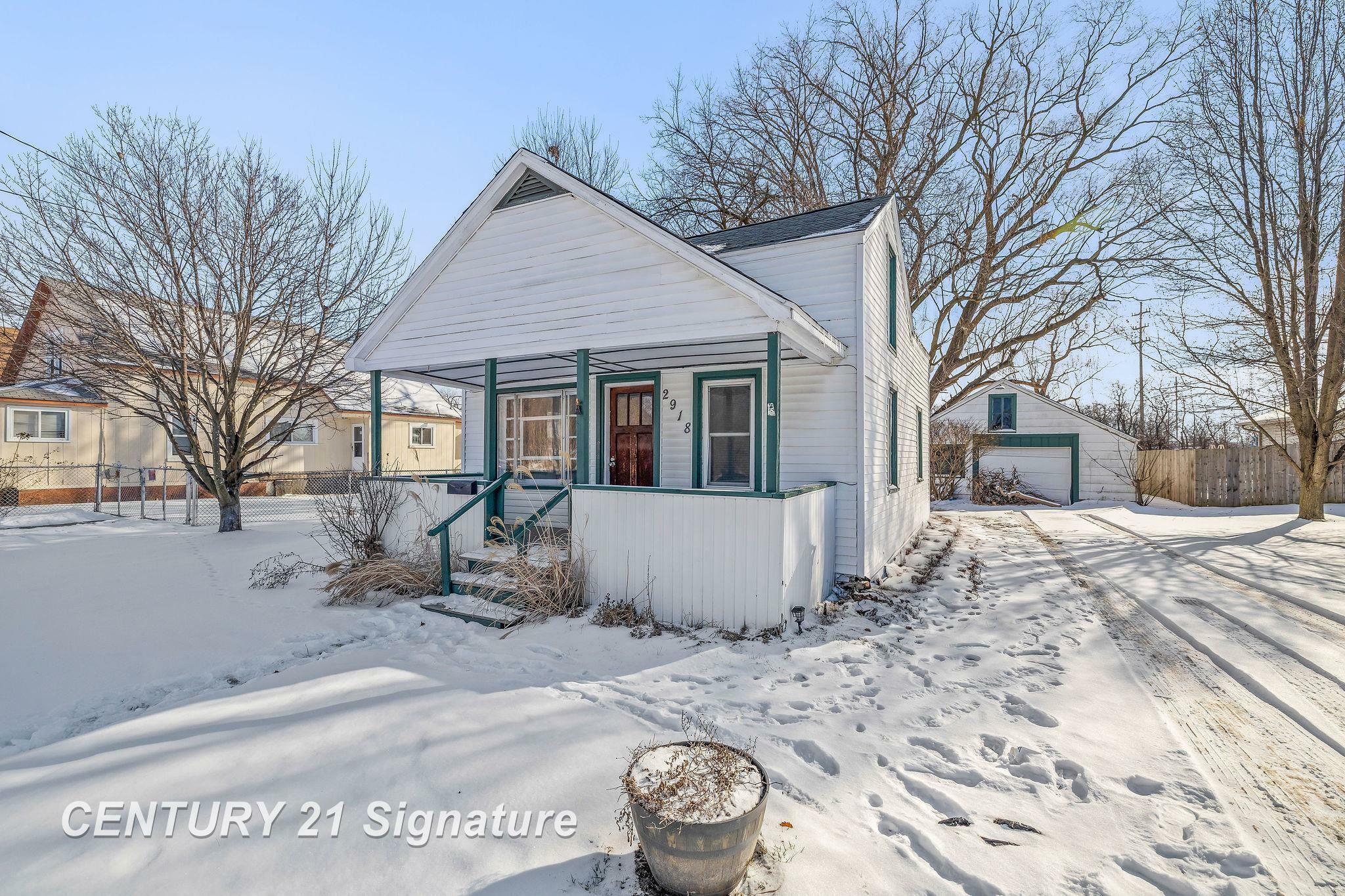 Property Photo:  2918 Jackson Street  MI 48604 