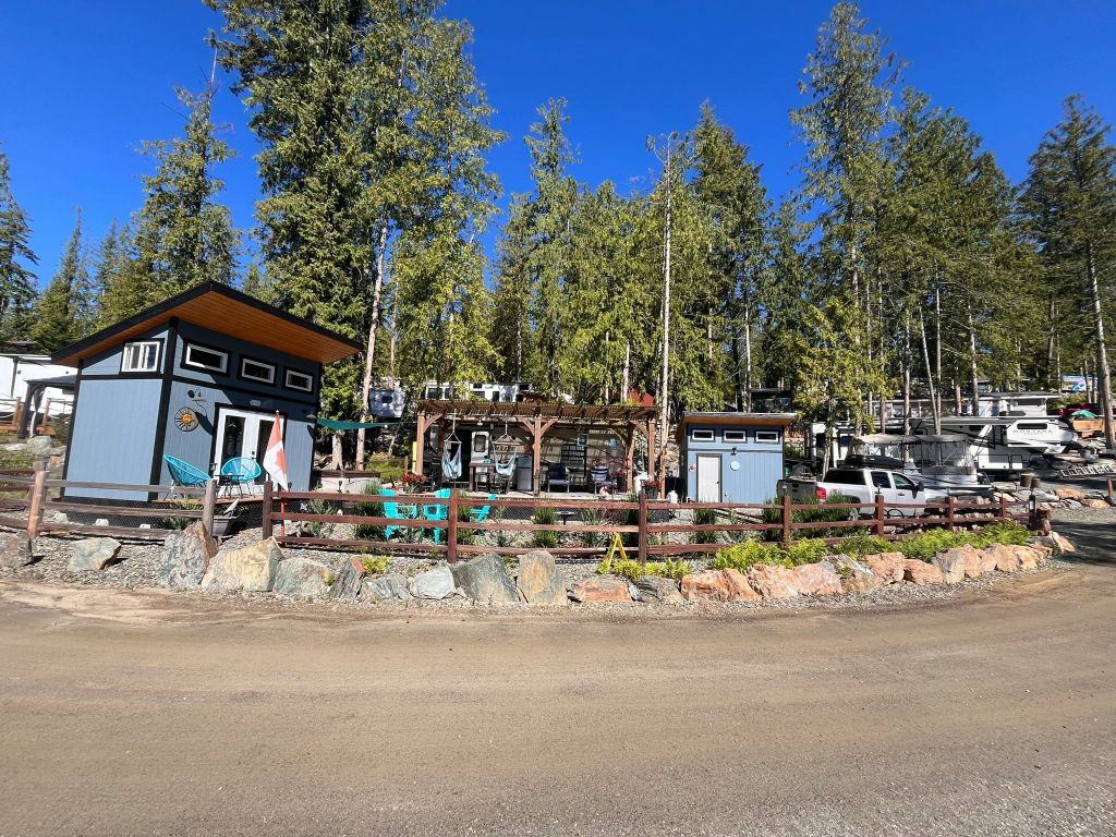 Photo de la propriété: 5363 Squilax-Anglemont Road 93 BC V0E 1M6