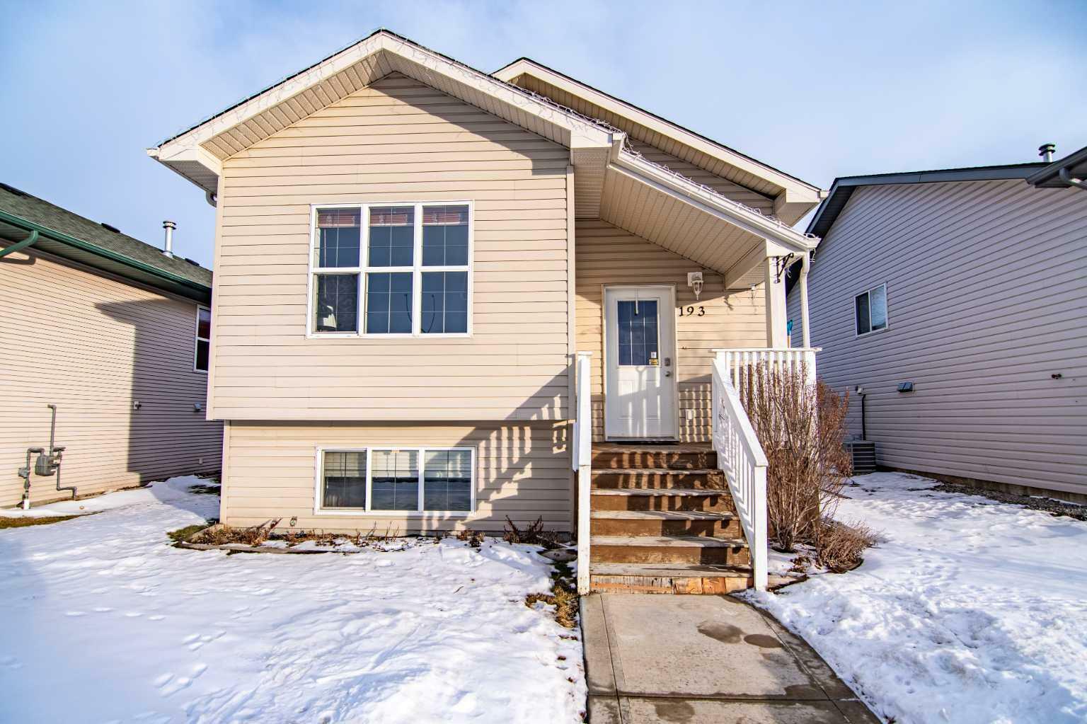 Property Photo:  193 Ireland Crescent  AB T4R 3G9 