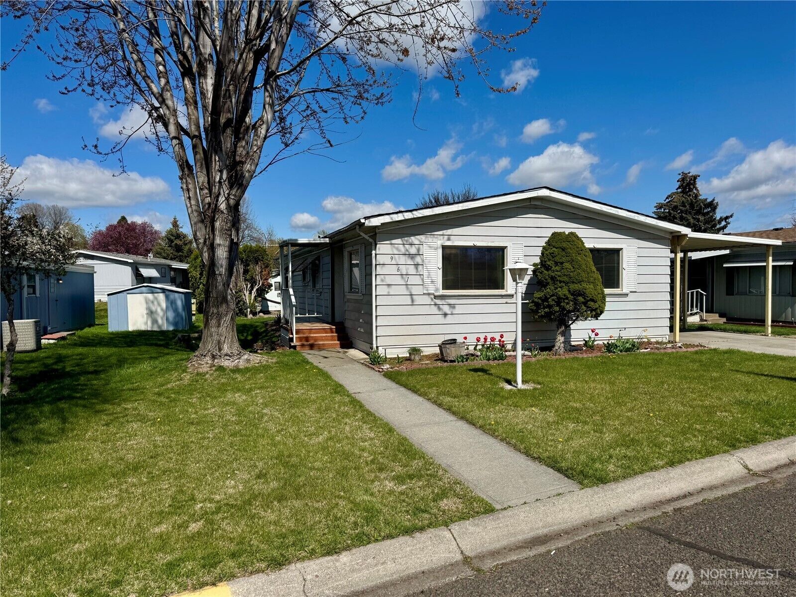 Property Photo:  961 SE Scenic View Dr  WA 99324 