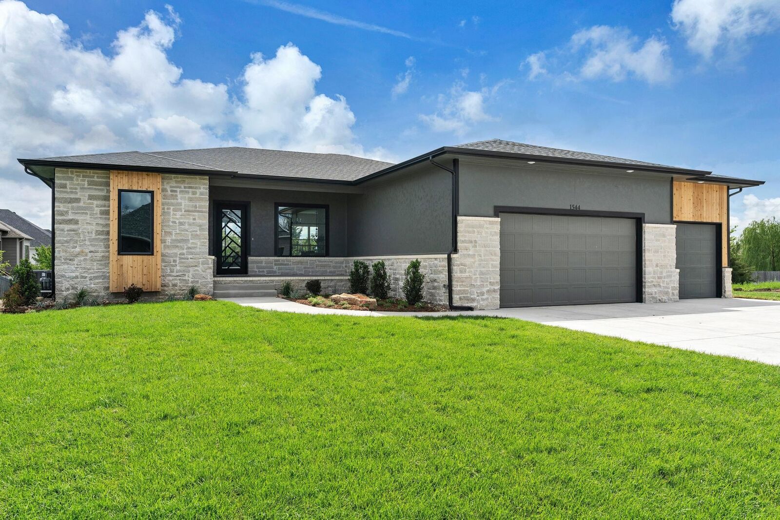 Property Photo: 1544 N Shadow Rock Dr KS 67002