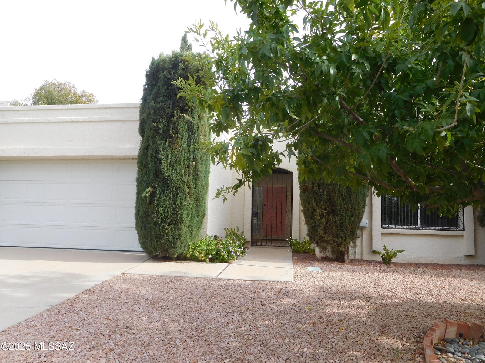 Property Photo: 7932 N Casas Cameo AZ 85742