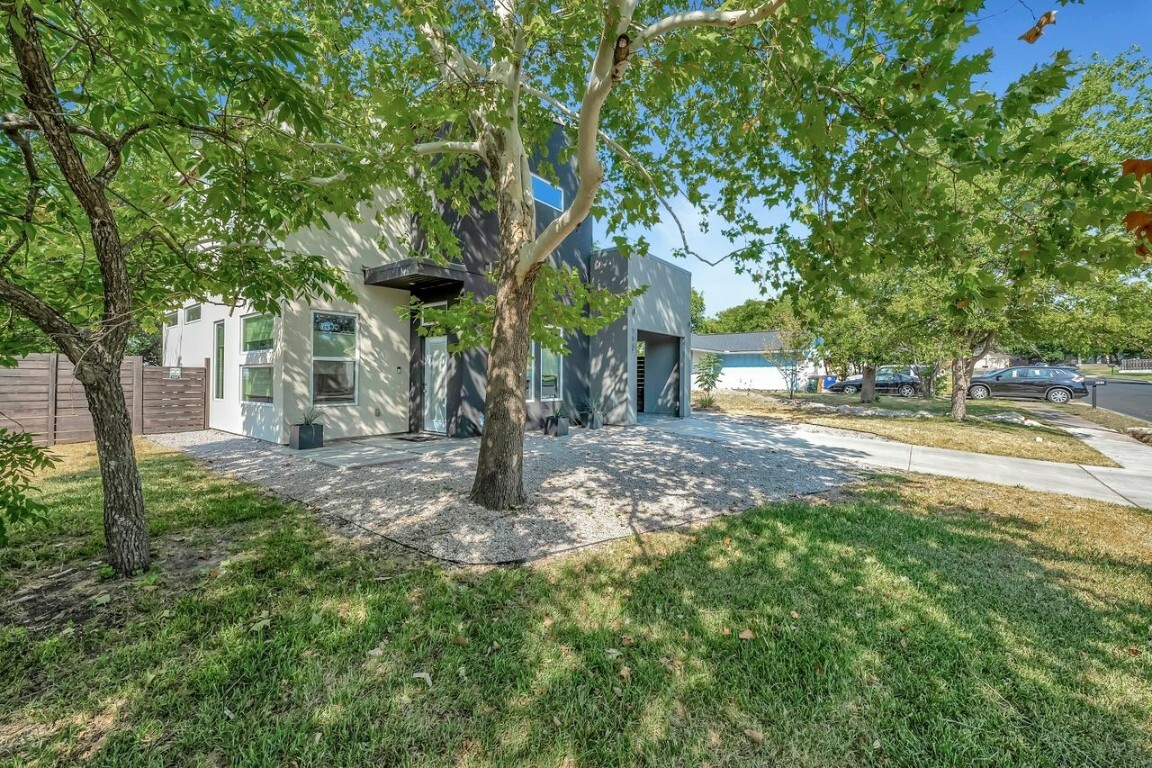 Property Photo:  705 Plumpton Drive  TX 78745 