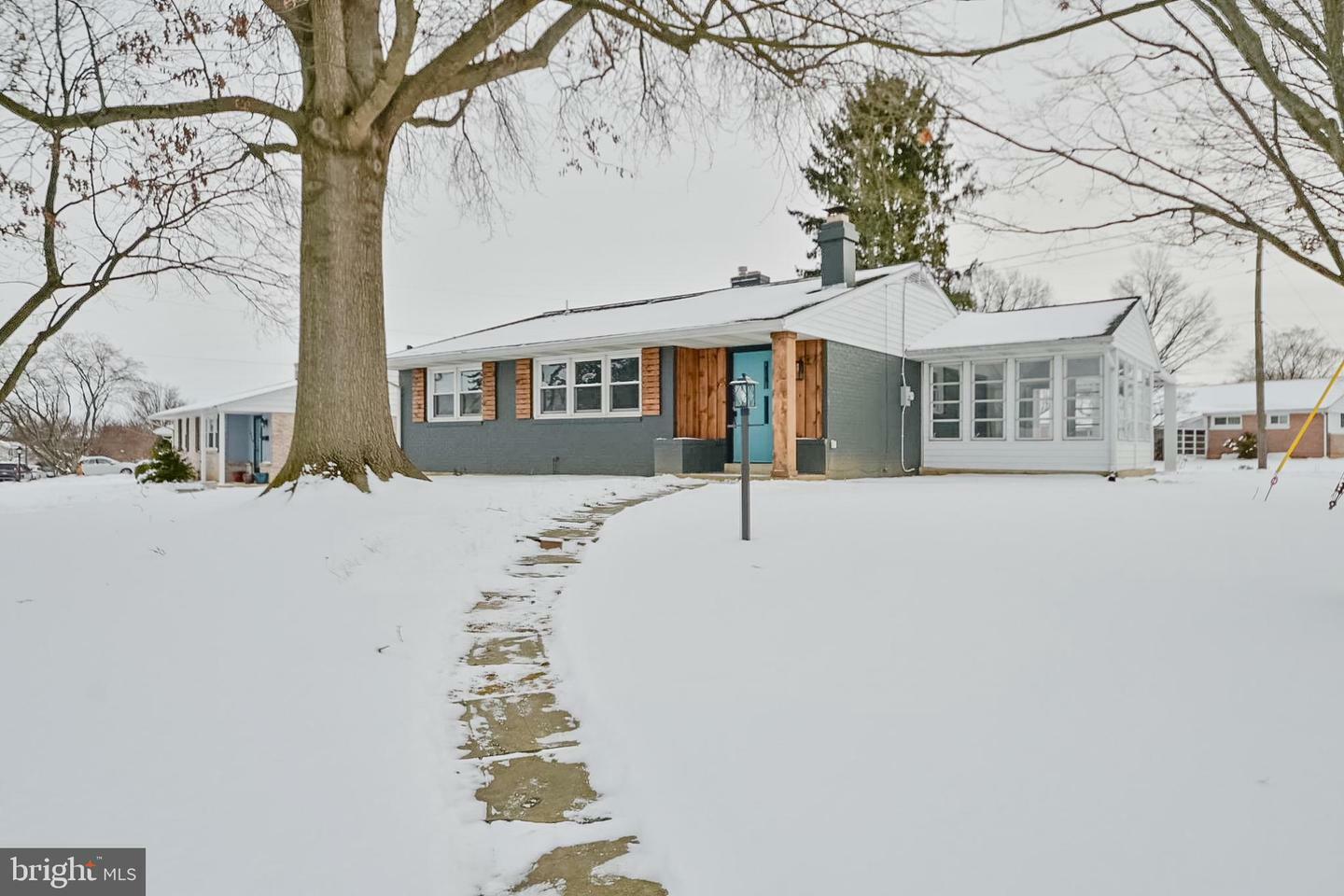 Property Photo:  1836 Hemlock Road  PA 17603 