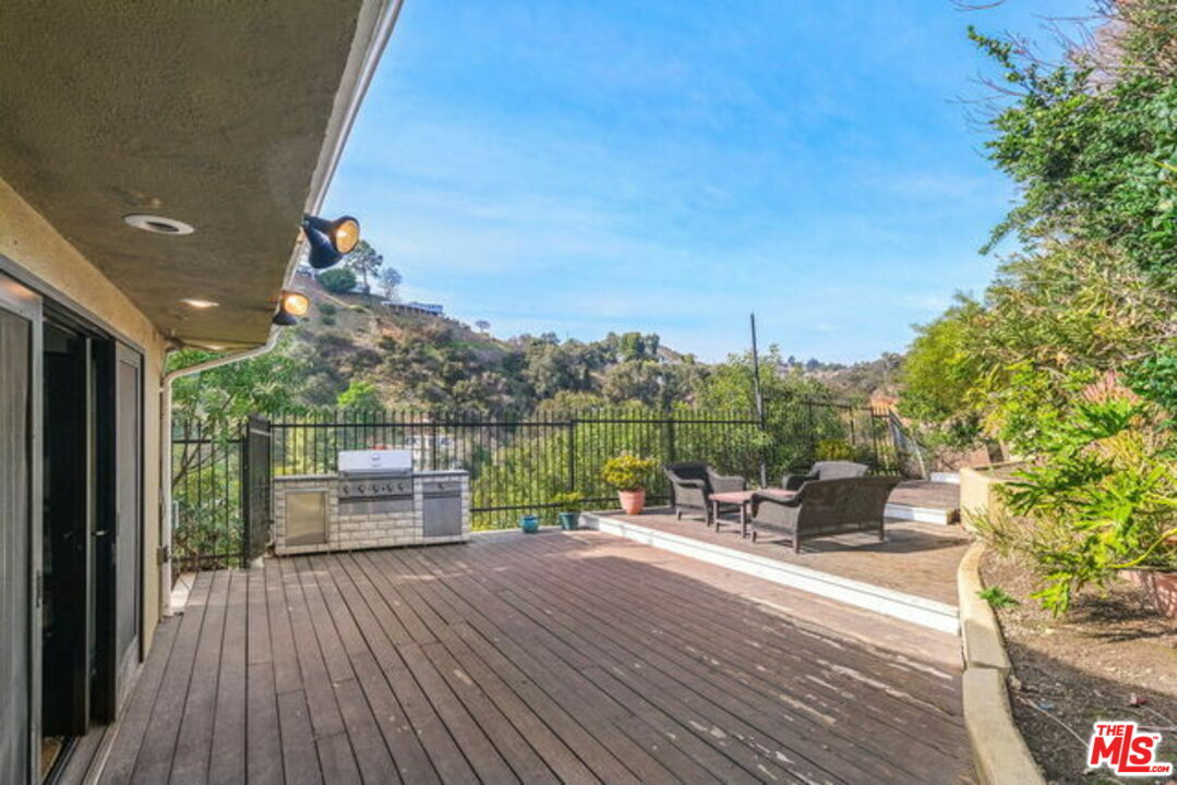 Property Photo:  8159 Laurelmont Dr  CA 90046 