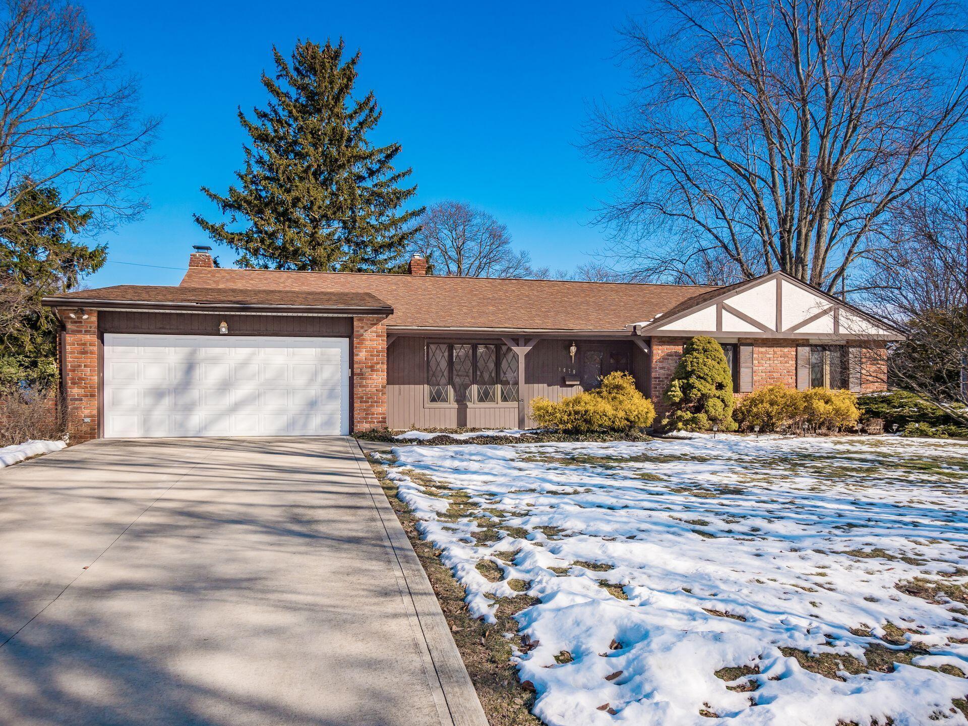 1670 Sussex Court  Upper Arlington OH 43220 photo