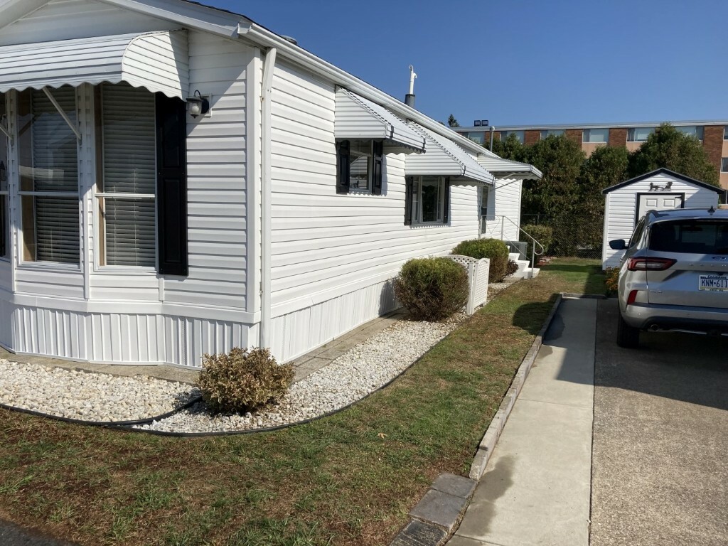Property Photo: 907 Douglas Drive PA 16505