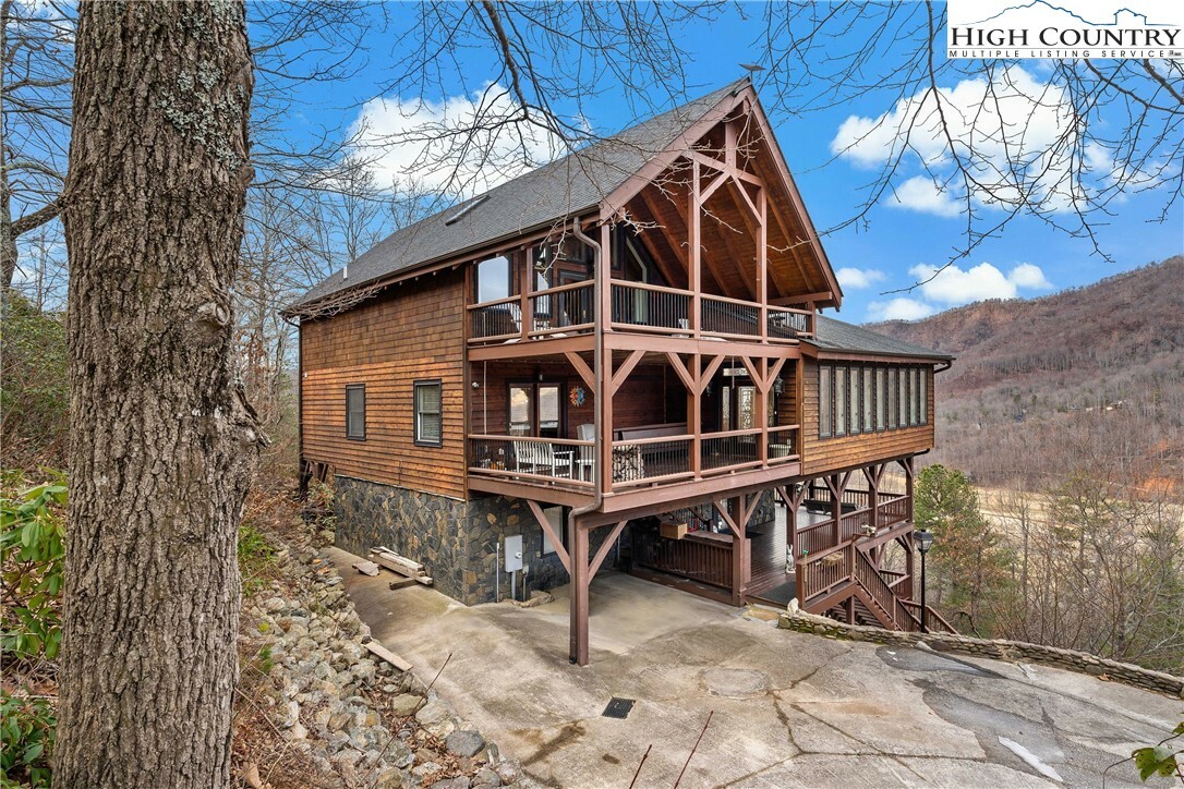 Property Photo: 60 E Valley View Drive NC 28752