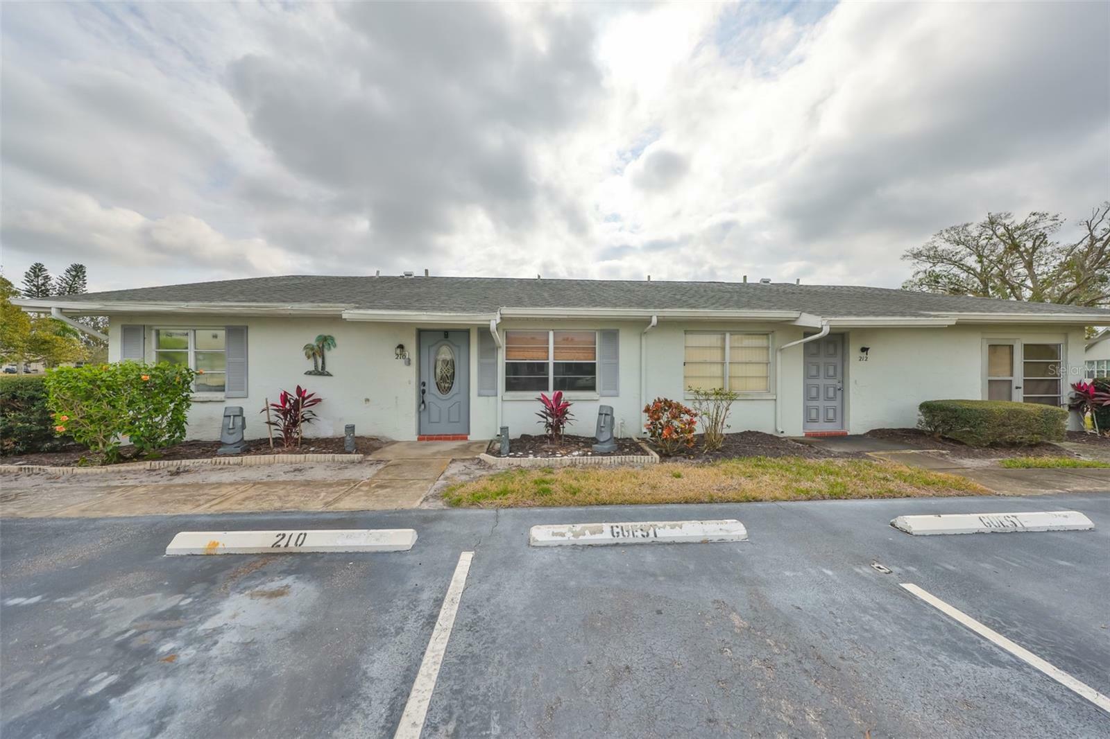 Property Photo:  210 Gloucester Boulevard  FL 33573 