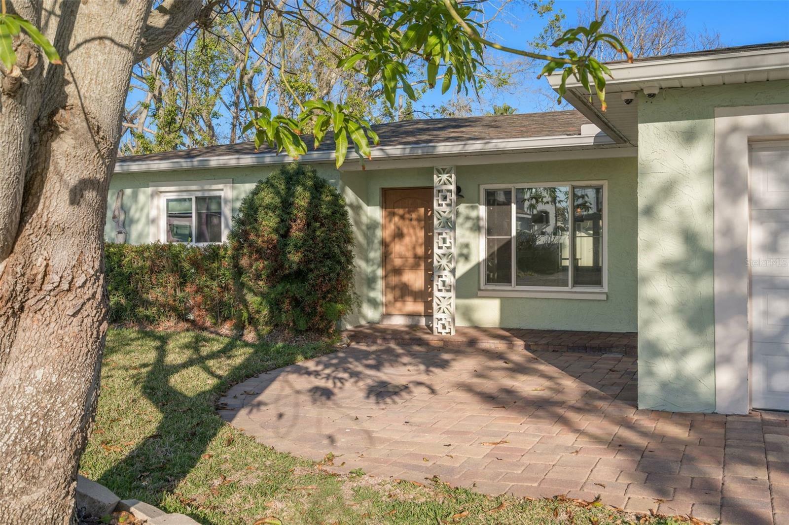 Property Photo:  1424 Corey Way S  FL 33707 