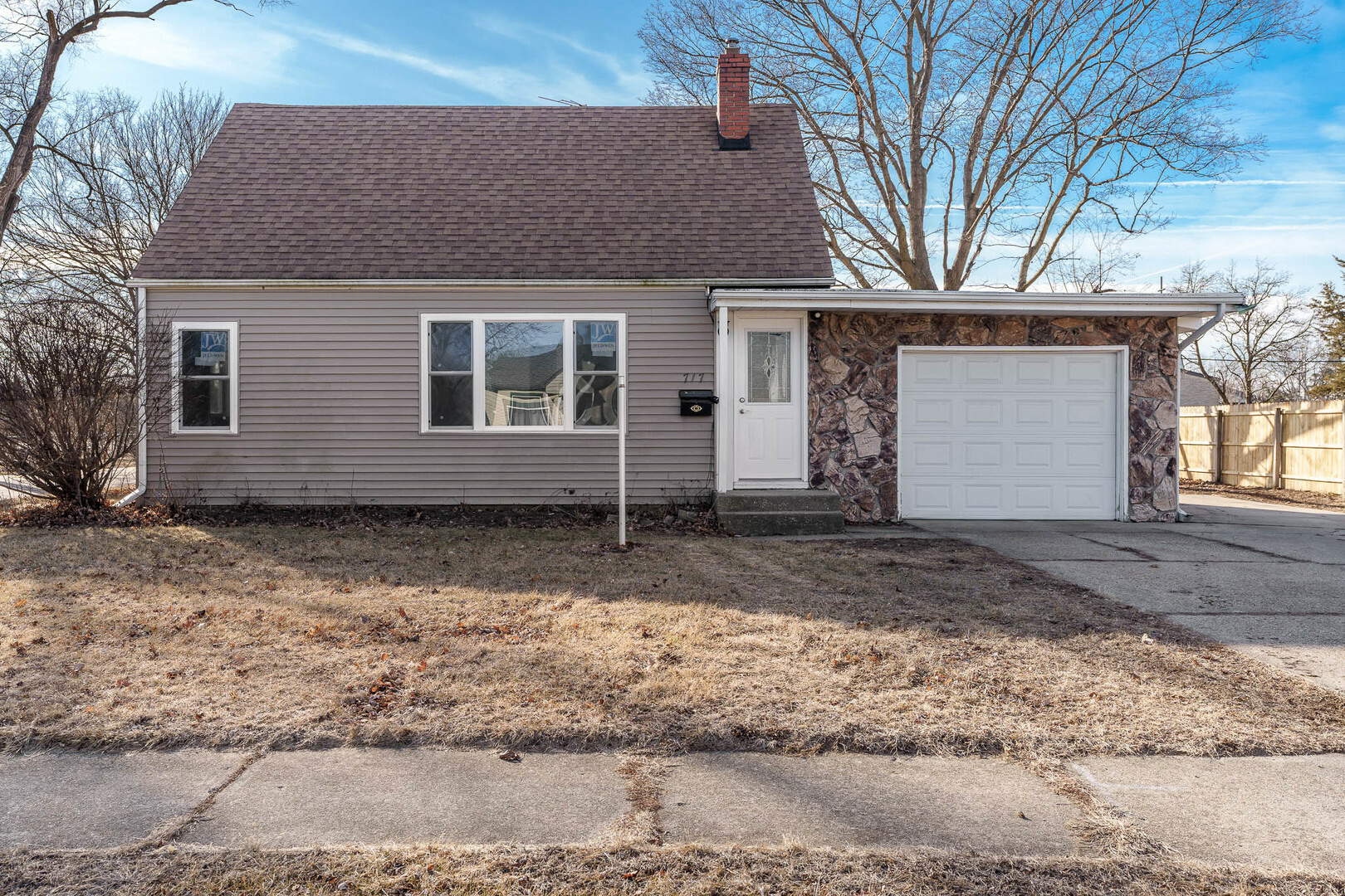 Property Photo:  717 Renrose Avenue  IL 61111 