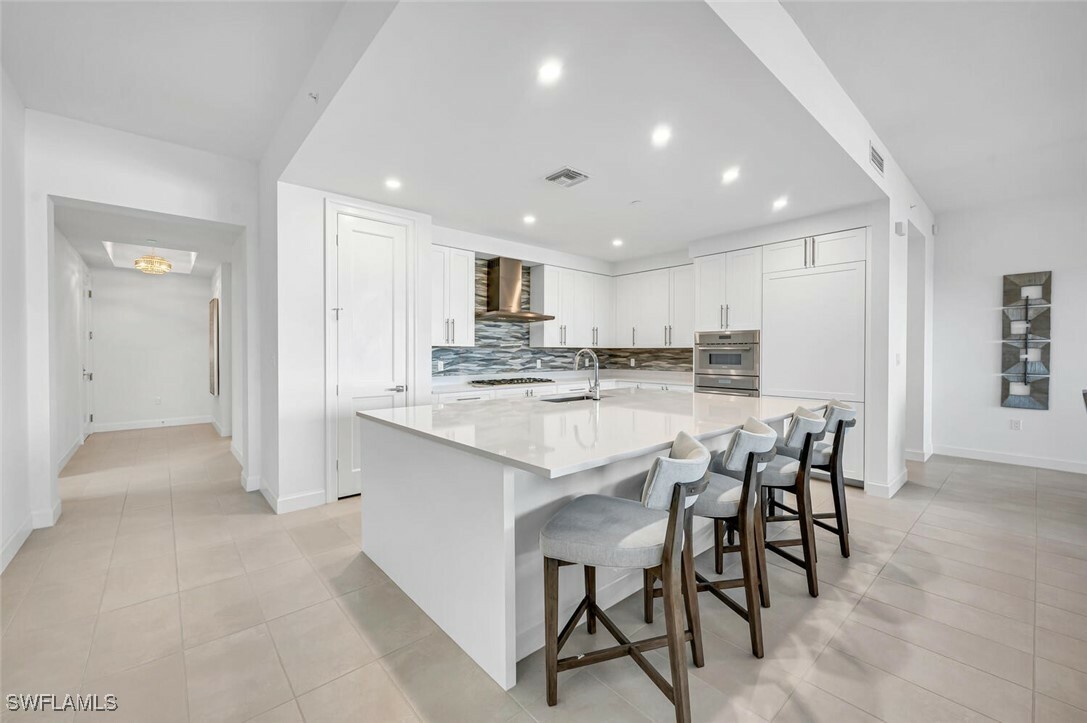 Property Photo: 1125 Central Avenue 565 FL 34102
