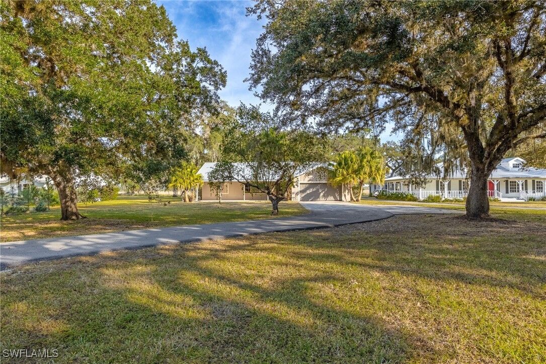 Property Photo:  1250 Riverbend Drive  FL 33935 