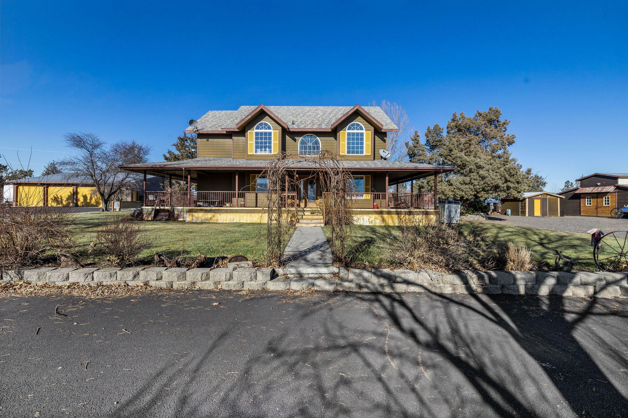 Property Photo: 6300 NE 5th Street OR 97756