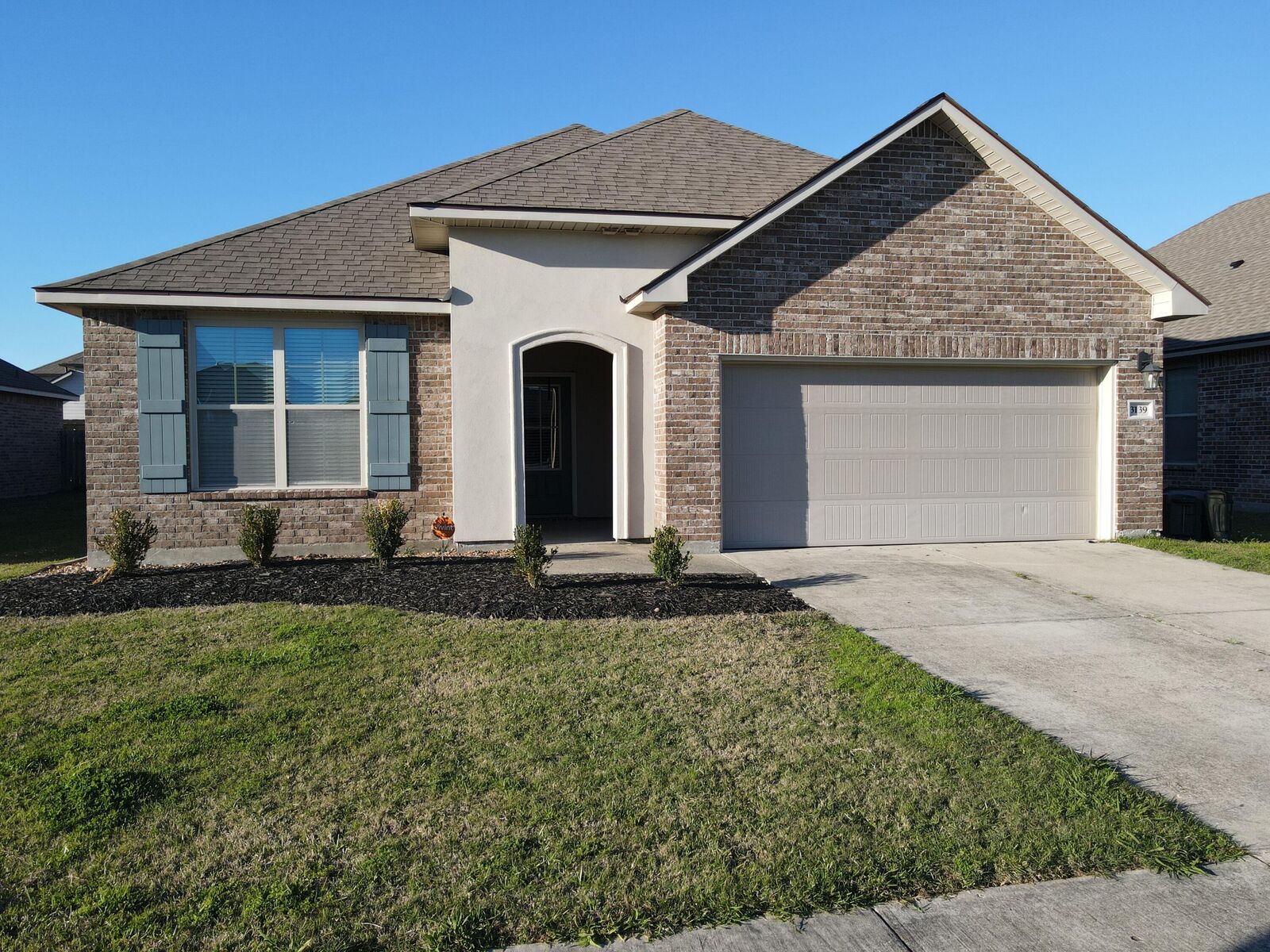 Property Photo: 3139 Crest Ln LA 70607