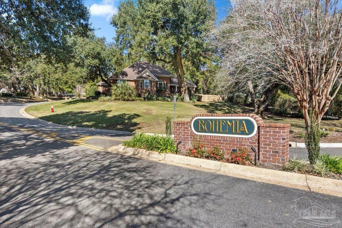 Property Photo:  4700 Bohemia Dr  FL 32504 