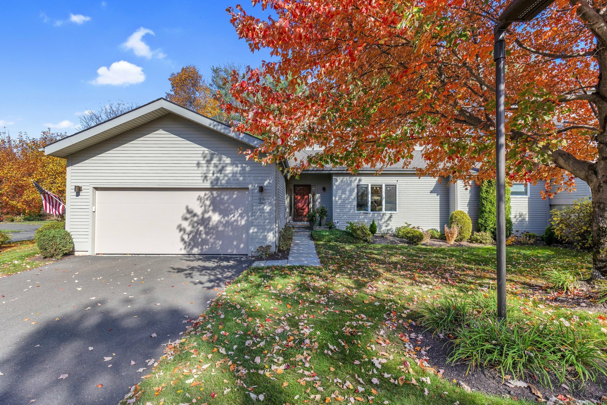 Property Photo: 11 Lancaster Court 11 CT 06001