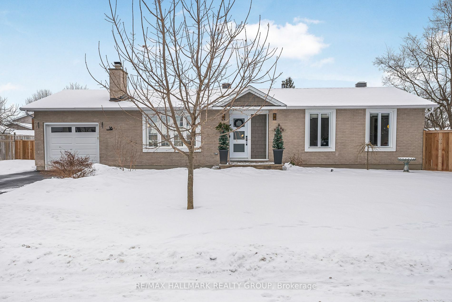 16 Barrhaven Cres  Barrhaven ON K2J 1E8 photo