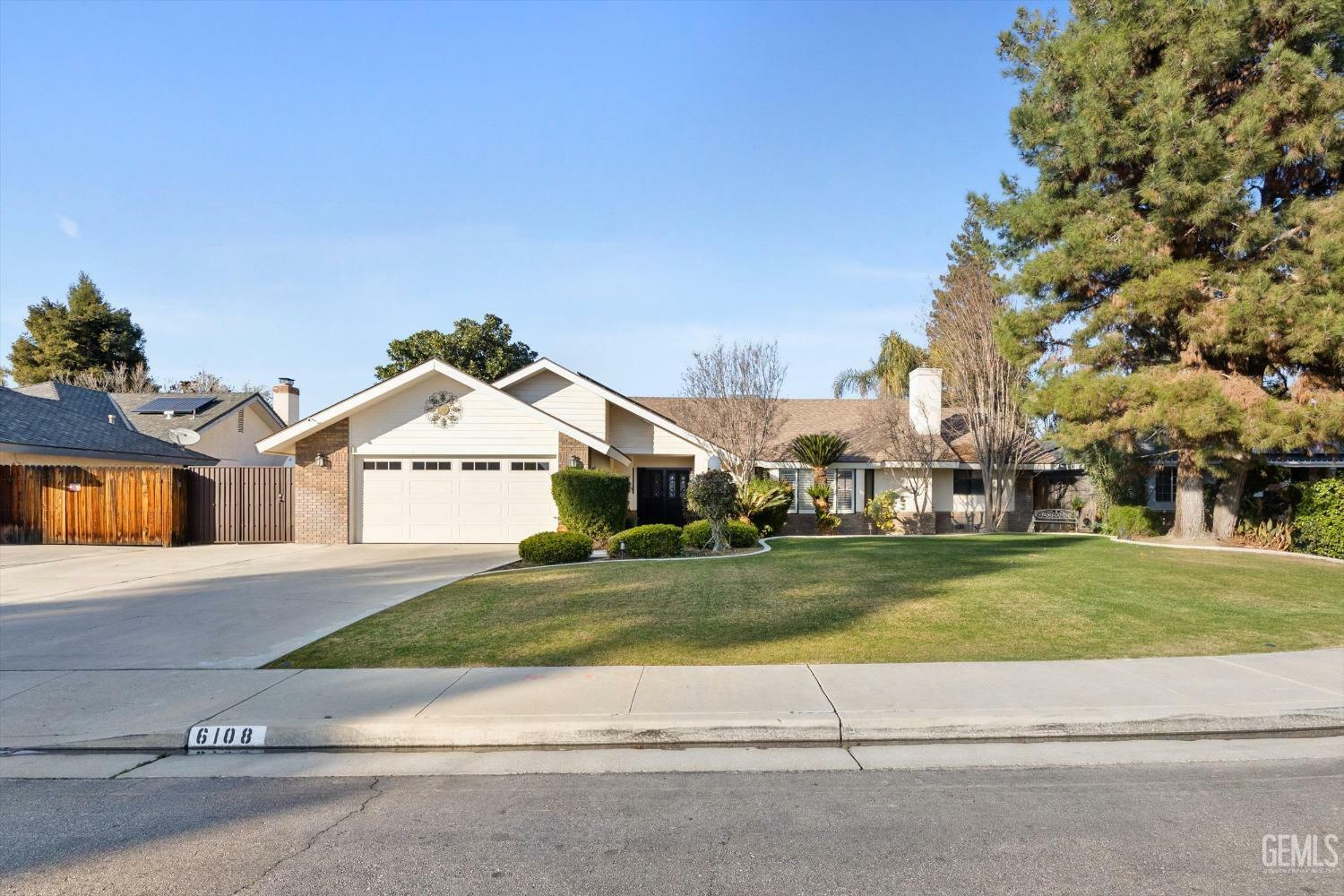 Property Photo:  6108 Olive Knolls Drive  CA 93308 